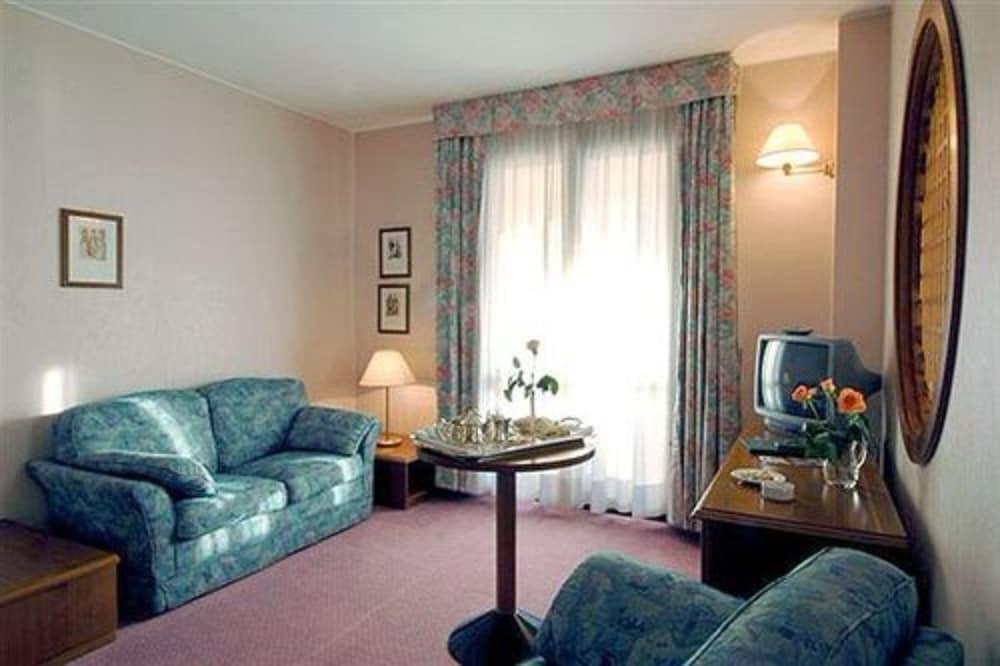 Hostellerie Du Cheval Blanc Аоста Екстер'єр фото