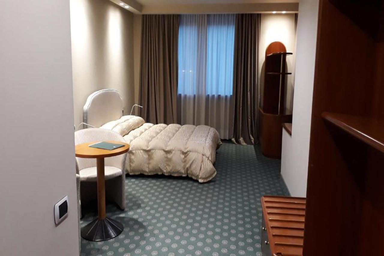 Hostellerie Du Cheval Blanc Аоста Екстер'єр фото