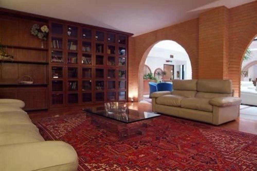 Hostellerie Du Cheval Blanc Аоста Інтер'єр фото