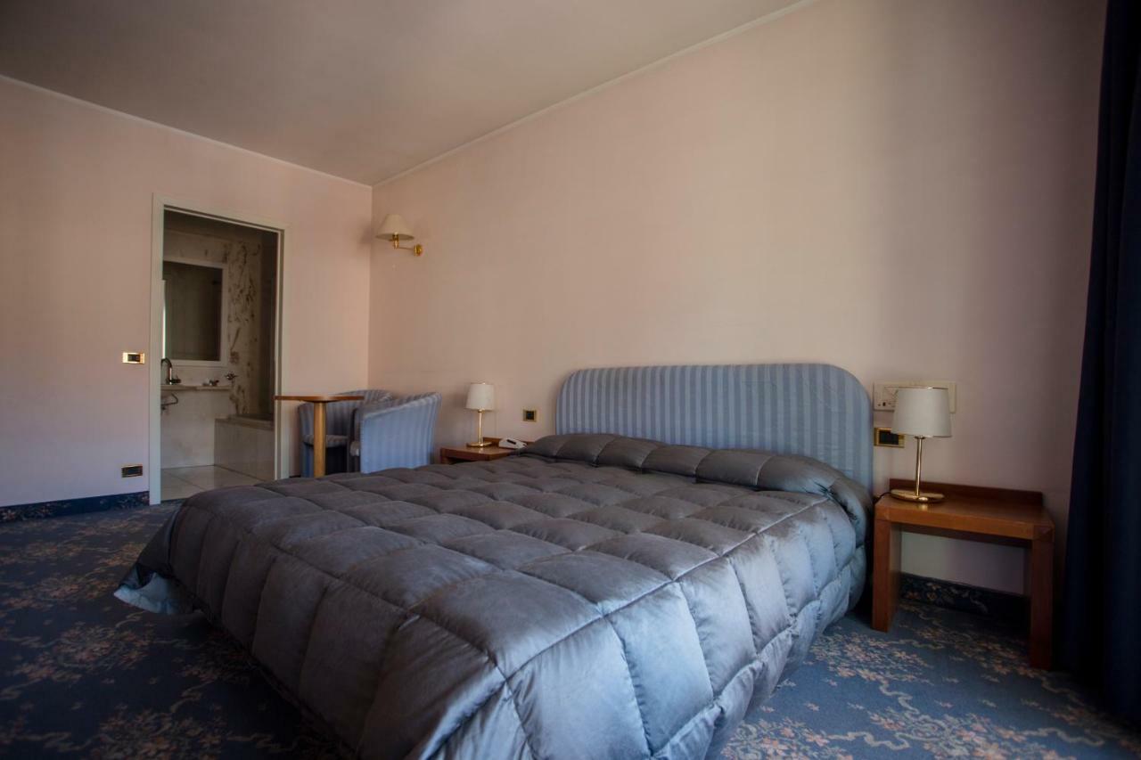 Hostellerie Du Cheval Blanc Аоста Екстер'єр фото