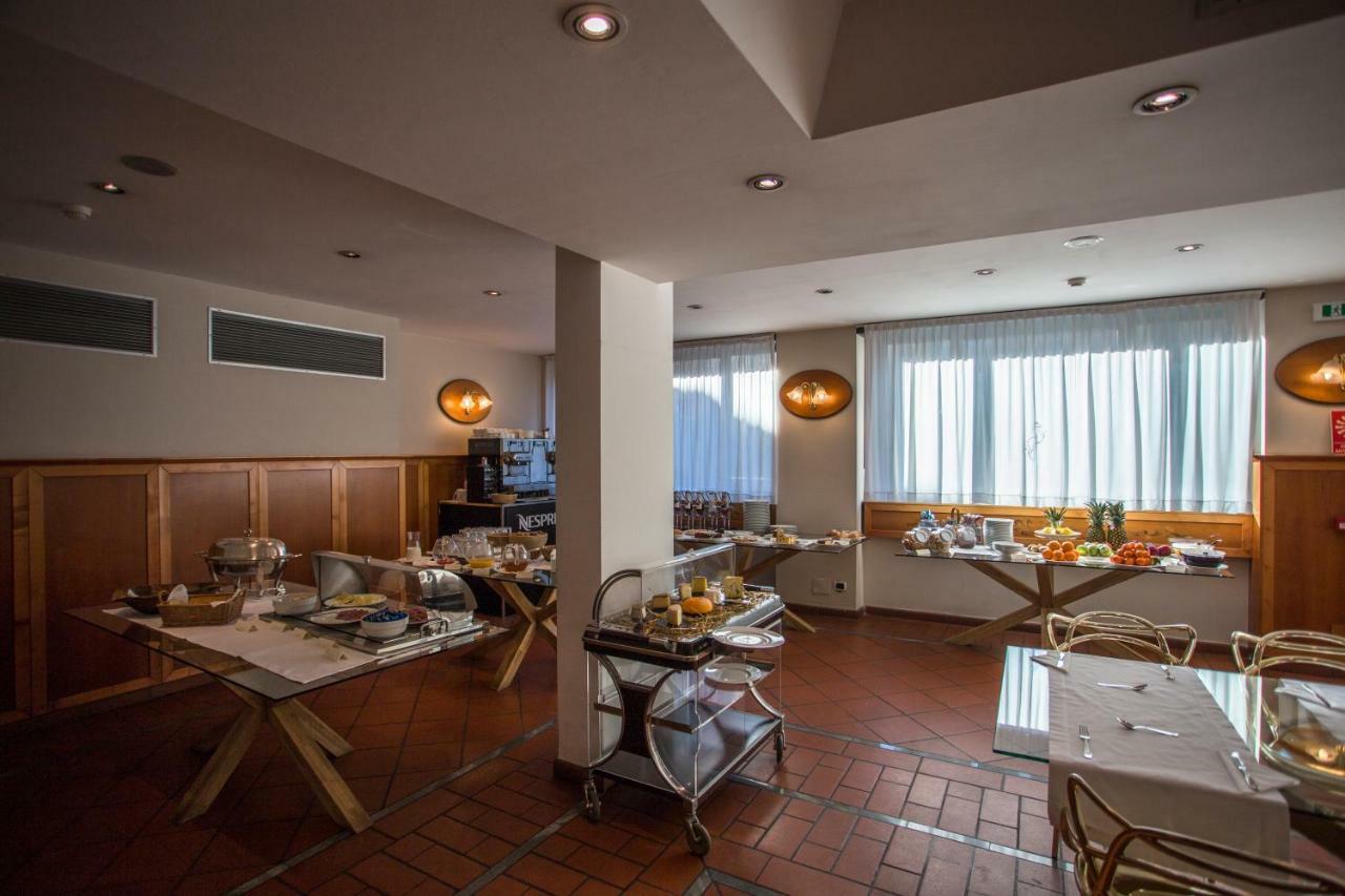 Hostellerie Du Cheval Blanc Аоста Екстер'єр фото