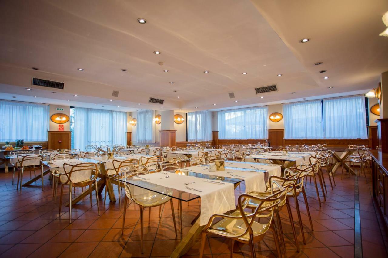 Hostellerie Du Cheval Blanc Аоста Екстер'єр фото