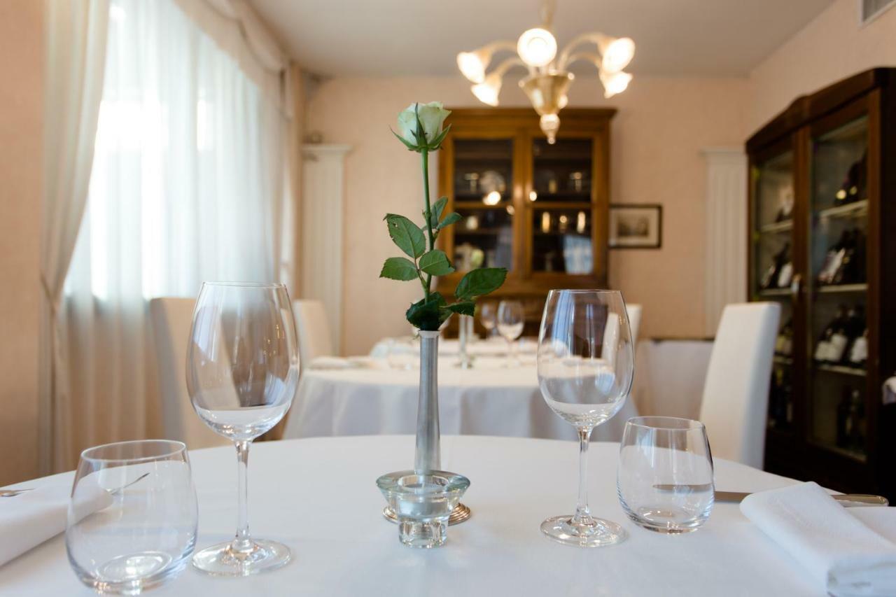 Hostellerie Du Cheval Blanc Аоста Екстер'єр фото