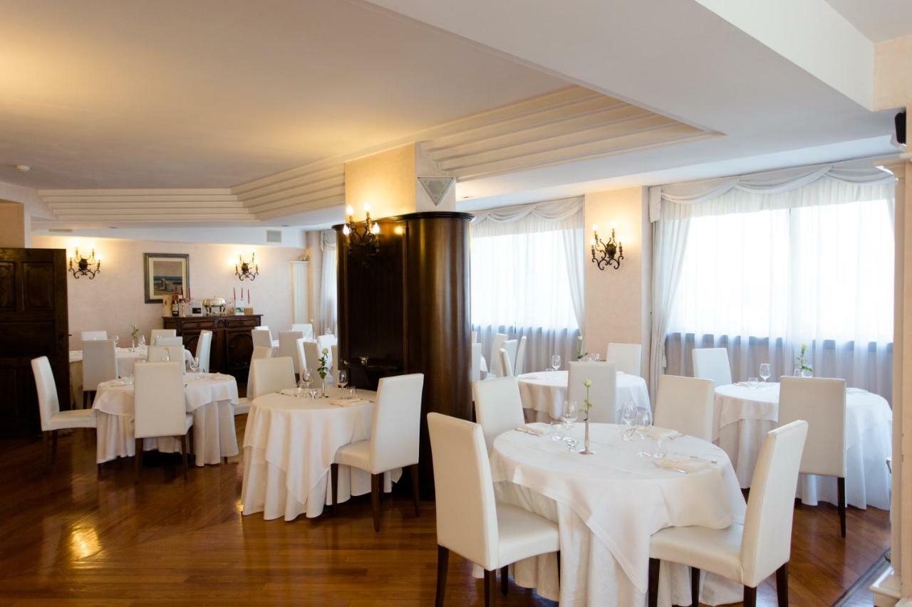 Hostellerie Du Cheval Blanc Аоста Екстер'єр фото