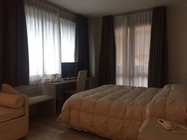 Hostellerie Du Cheval Blanc Аоста Екстер'єр фото
