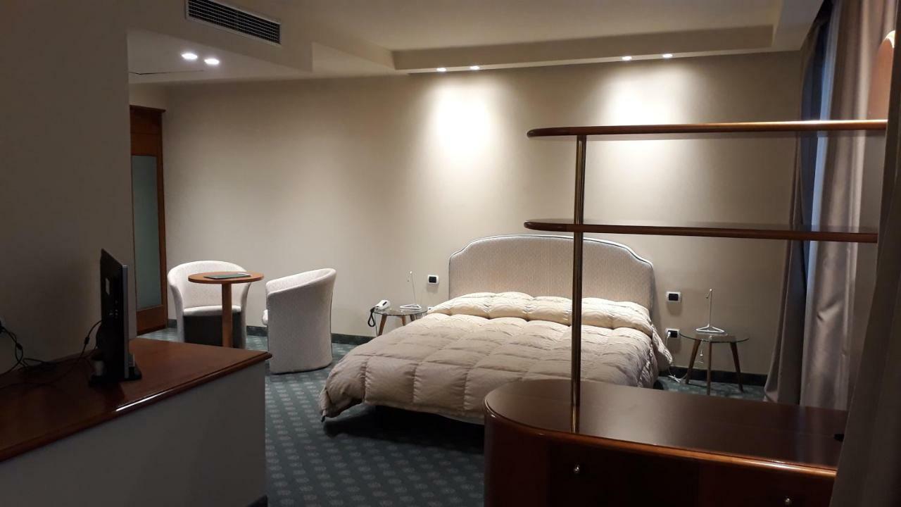 Hostellerie Du Cheval Blanc Аоста Екстер'єр фото
