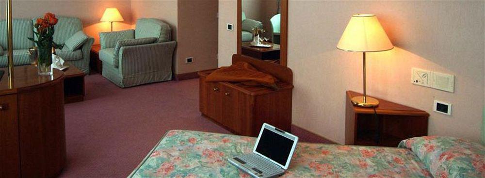 Hostellerie Du Cheval Blanc Аоста Екстер'єр фото
